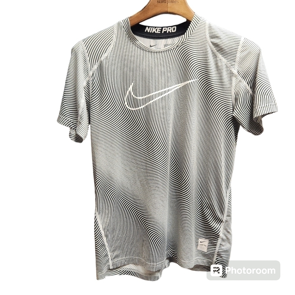 Nike Pro Womens Sz.XL Fitted Graphic T-Shirt
